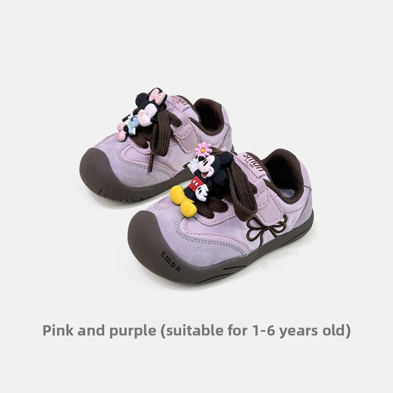 Children's sports shoes