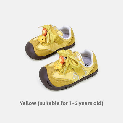 Children's sports shoes