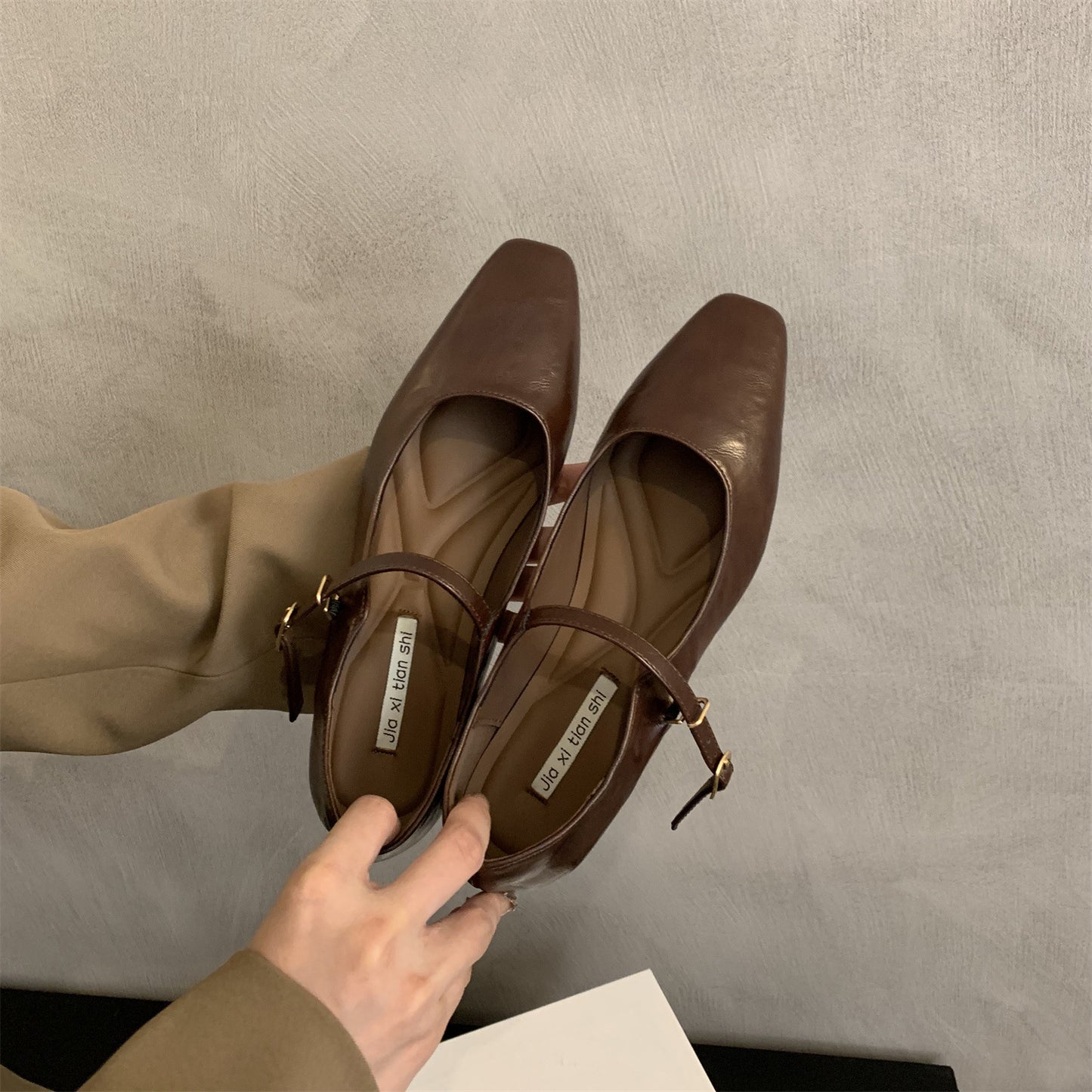 Chunky-heeled Mary Jane leather shoes