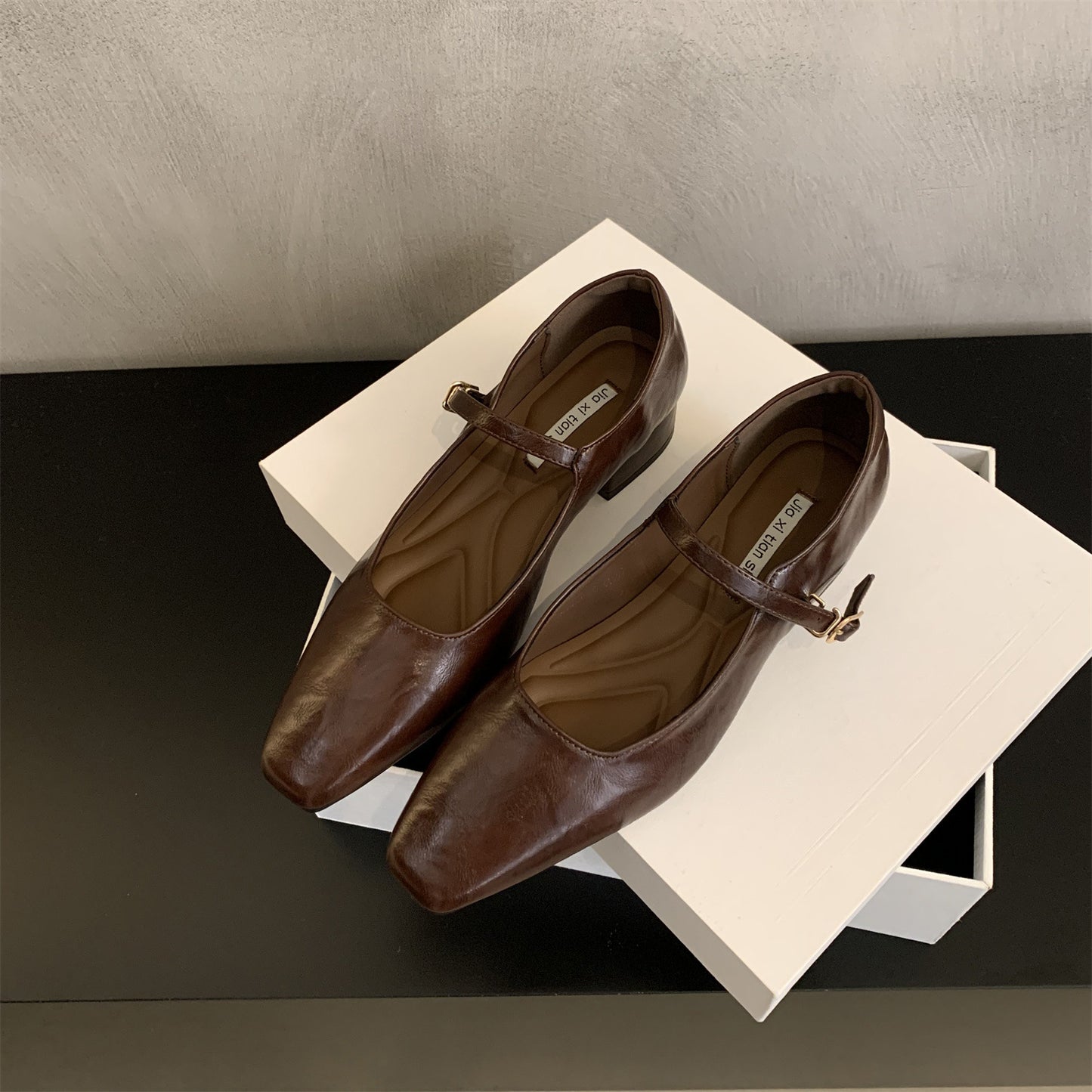 Chunky-heeled Mary Jane leather shoes