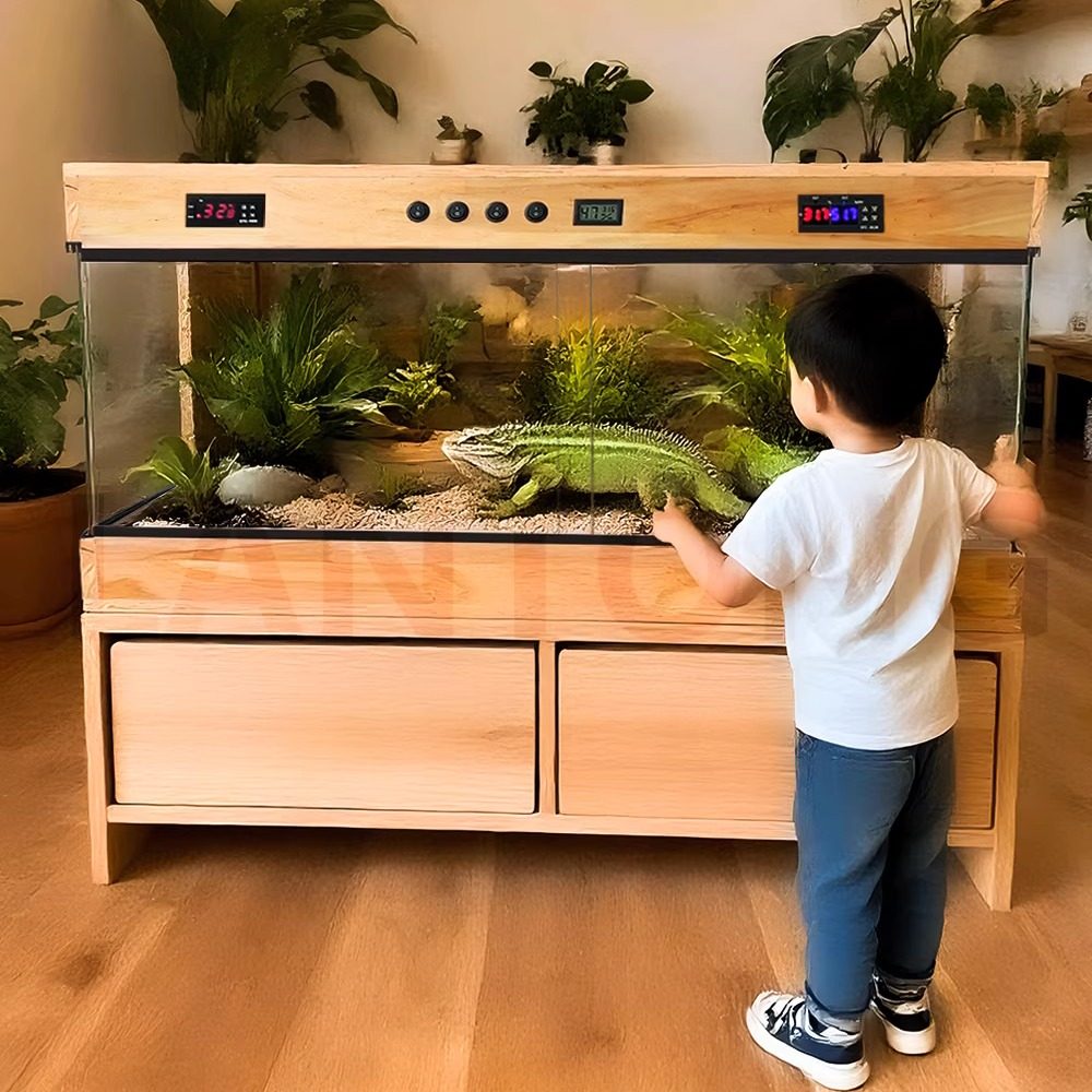 Climbing pet feeding box
