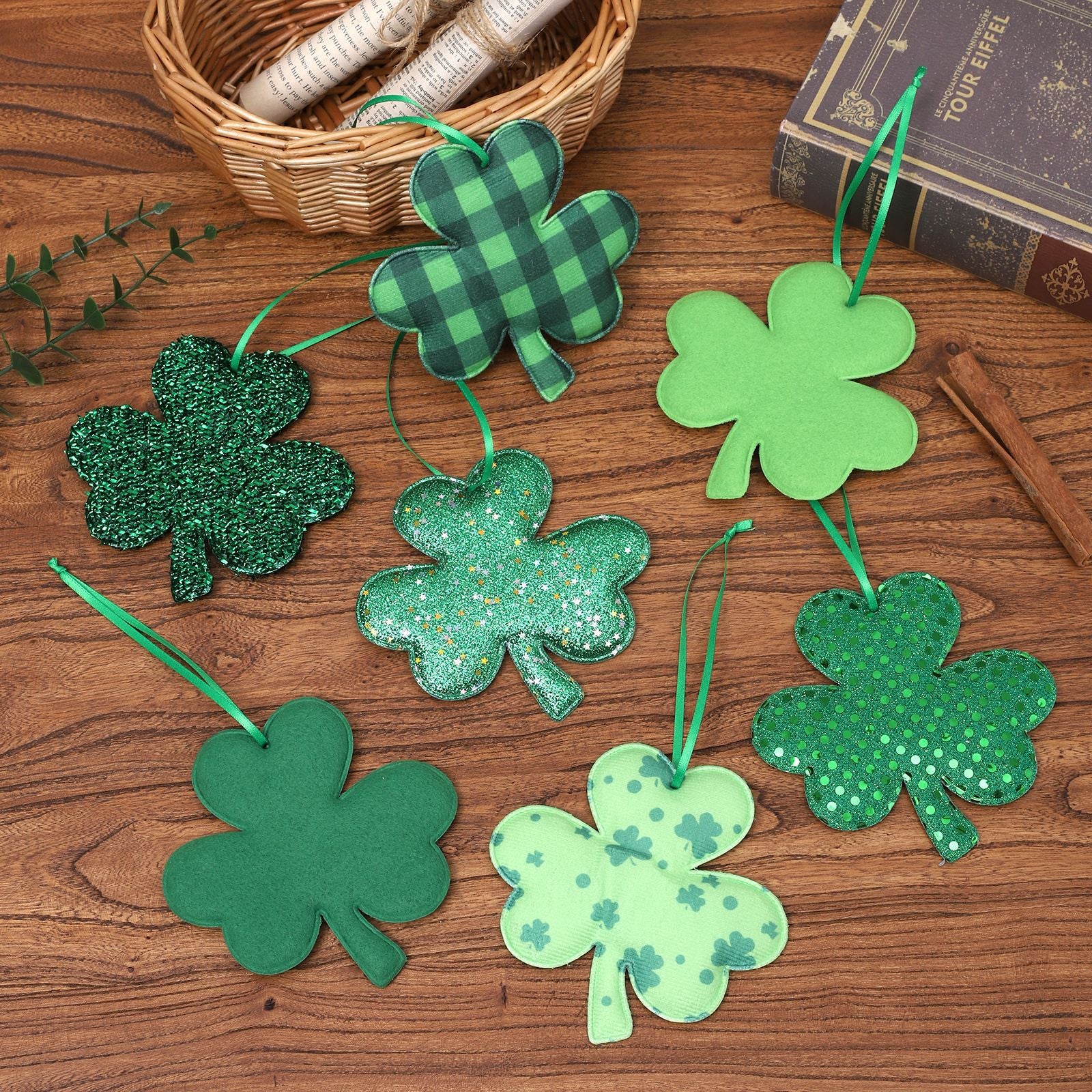 Clover Hanging