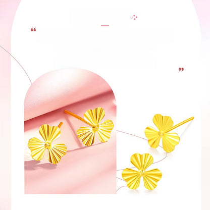 Clover stud earrings