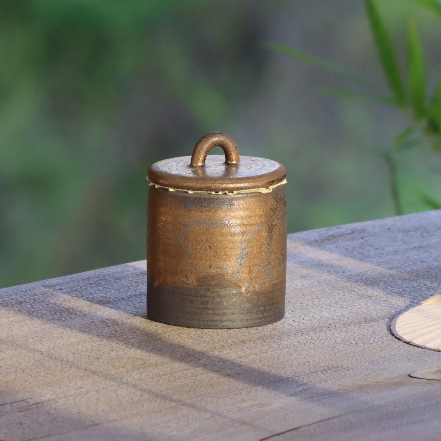 Coarse pottery tea canister