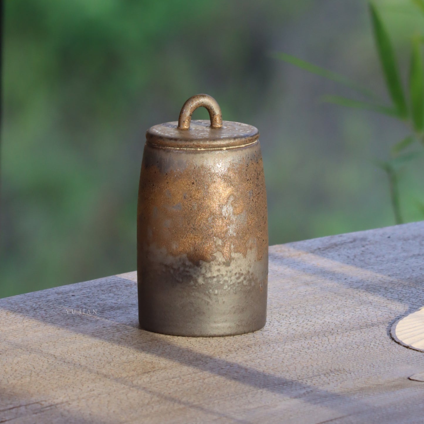 Coarse pottery tea canister