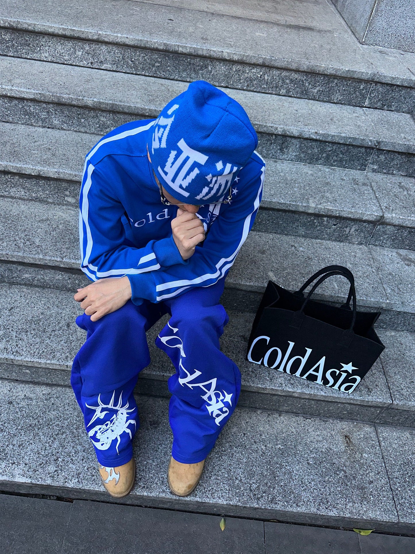 Cold Asian Knitted Blue and White Cold Hat
