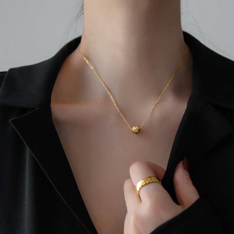 collarbone necklace