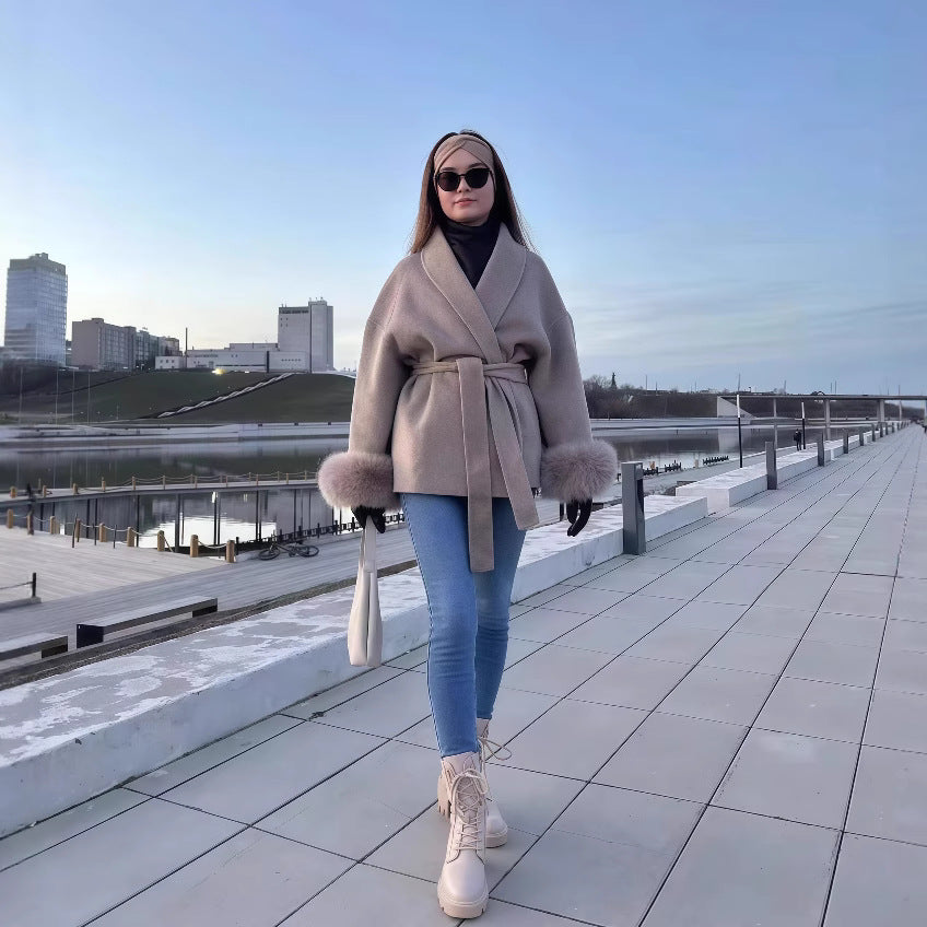 Collared solid-colored wool coat
