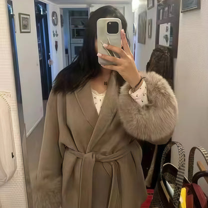 Collared solid-colored wool coat