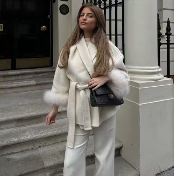 Collared solid-colored wool coat