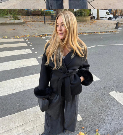 Collared solid-colored wool coat