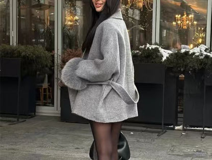 Collared solid-colored wool coat