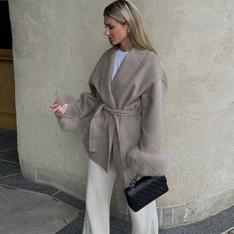 Collared solid-colored wool coat