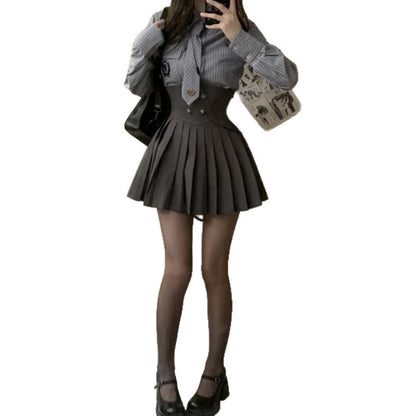 College-style short-sleeved suit skirt set