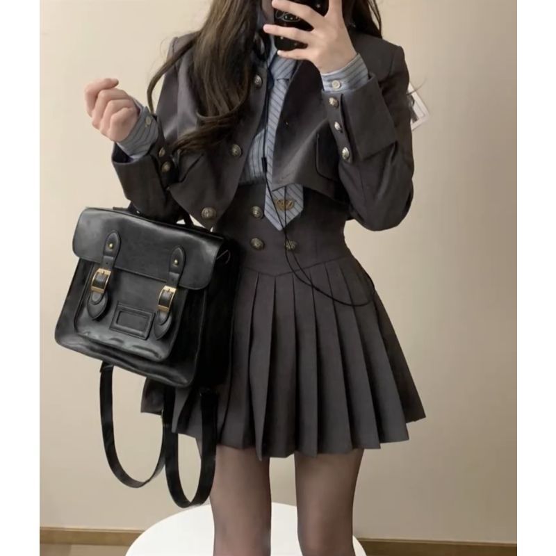 College-style short-sleeved suit skirt set
