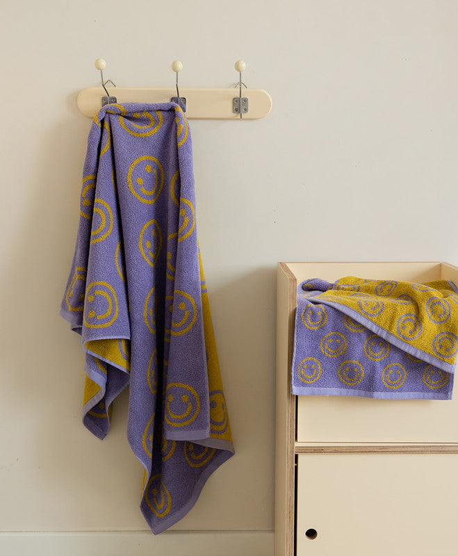 Color-matching comfortable fabric face towel and facial wash towel