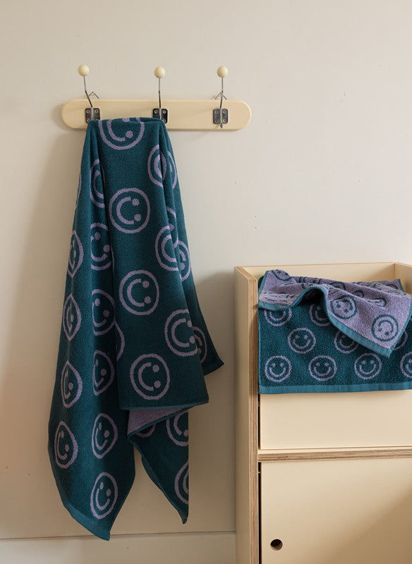 Color-matching comfortable fabric face towel and facial wash towel