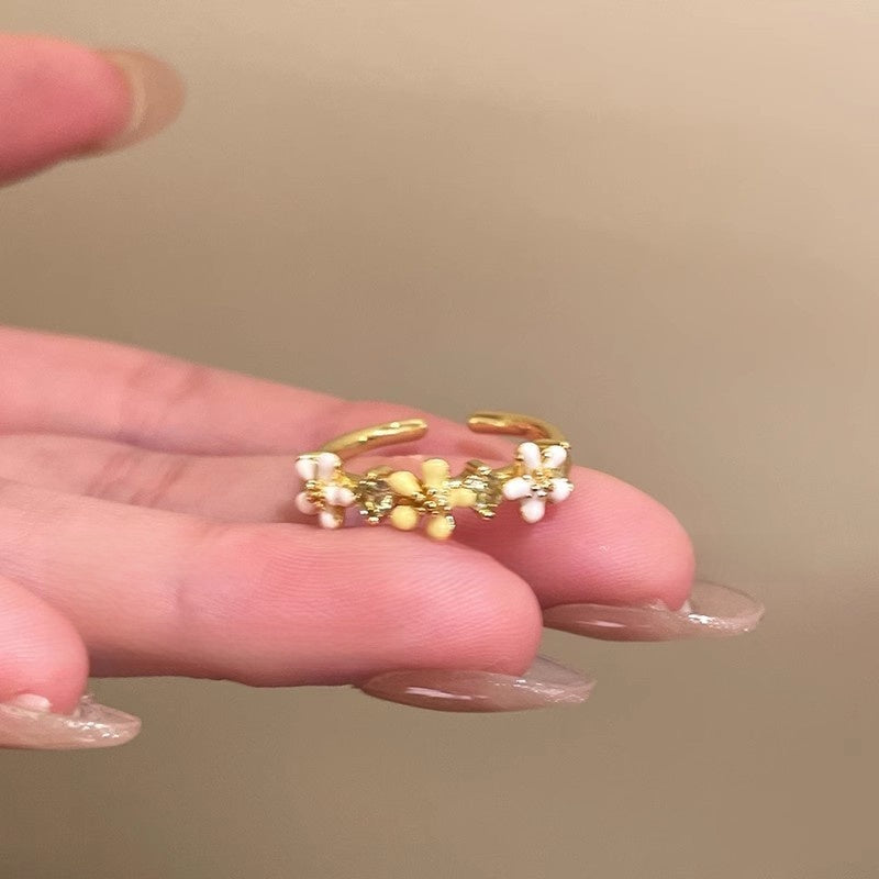 Colorful flower ring