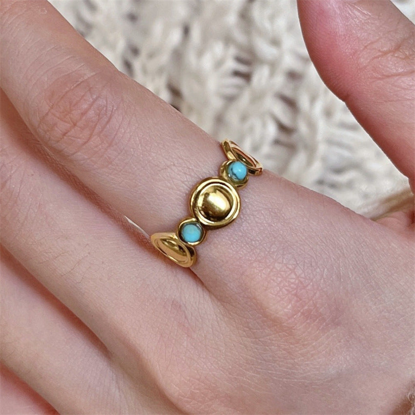 Colorful, layered, niche ring imitating natural stone