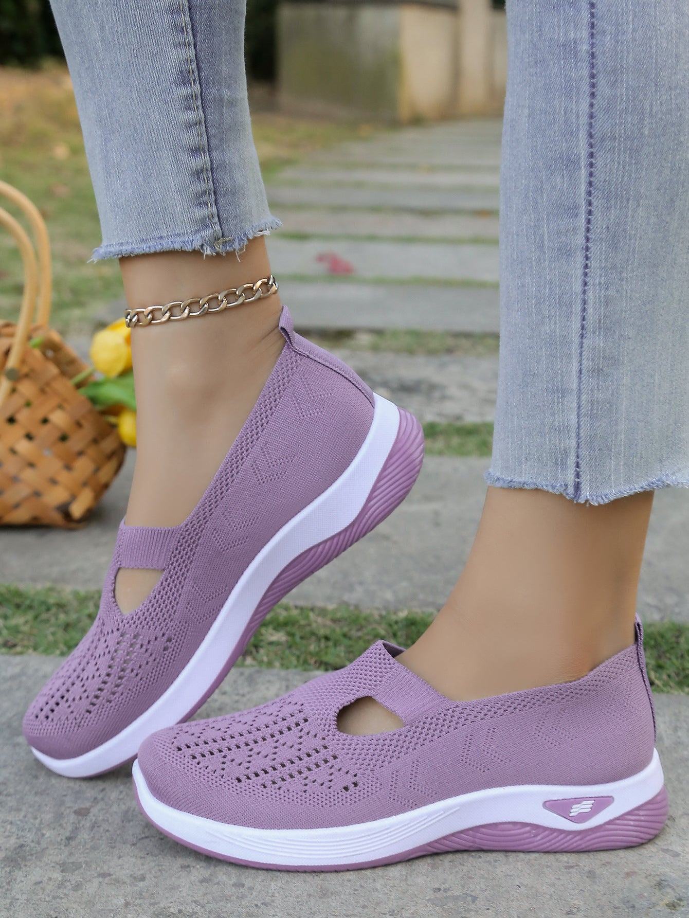Comfortable and anti-slip hollowed-out shoes