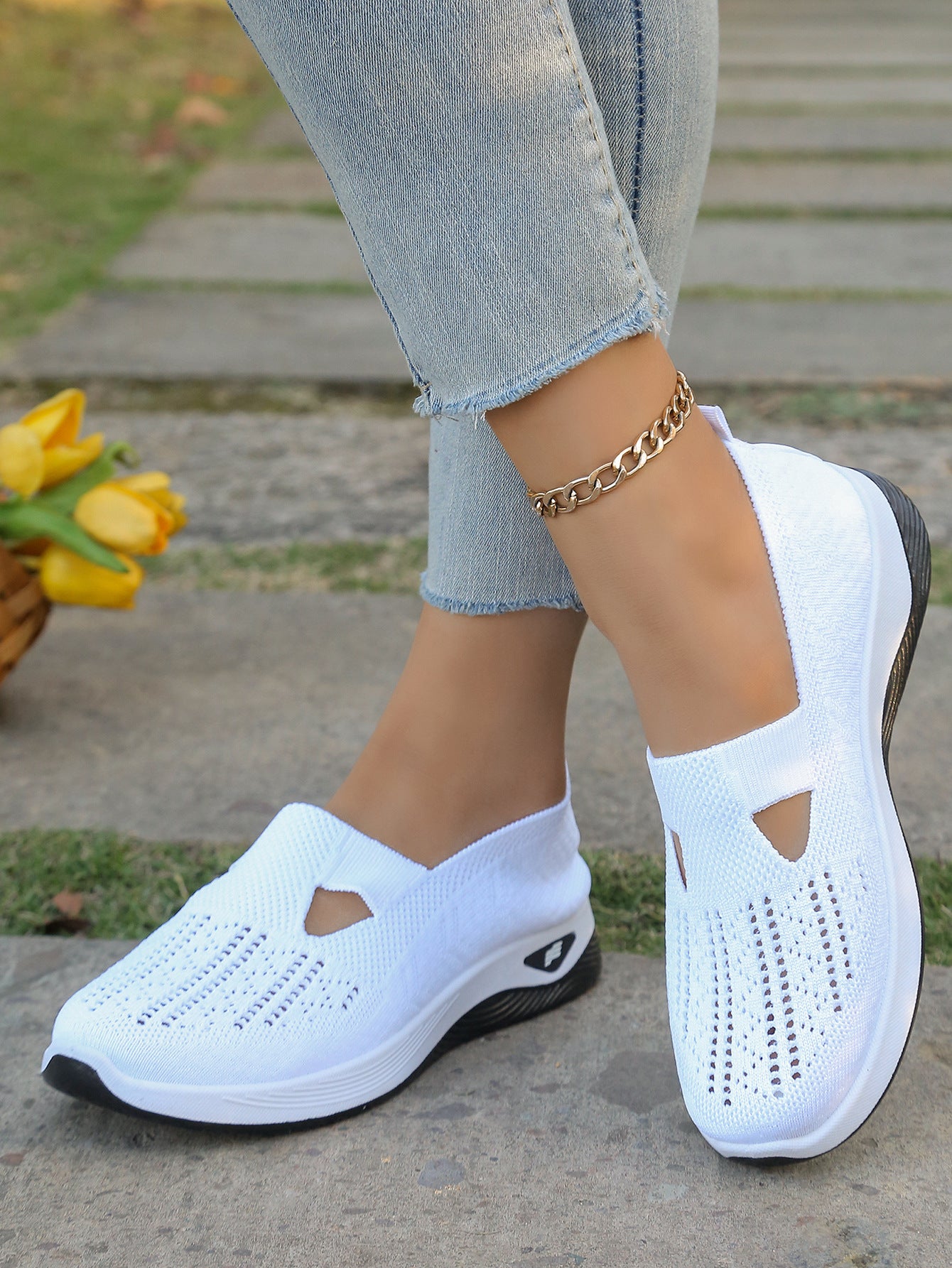 Comfortable and anti-slip hollowed-out shoes
