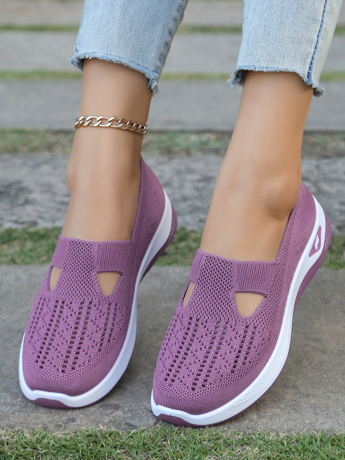 Comfortable and anti-slip hollowed-out shoes