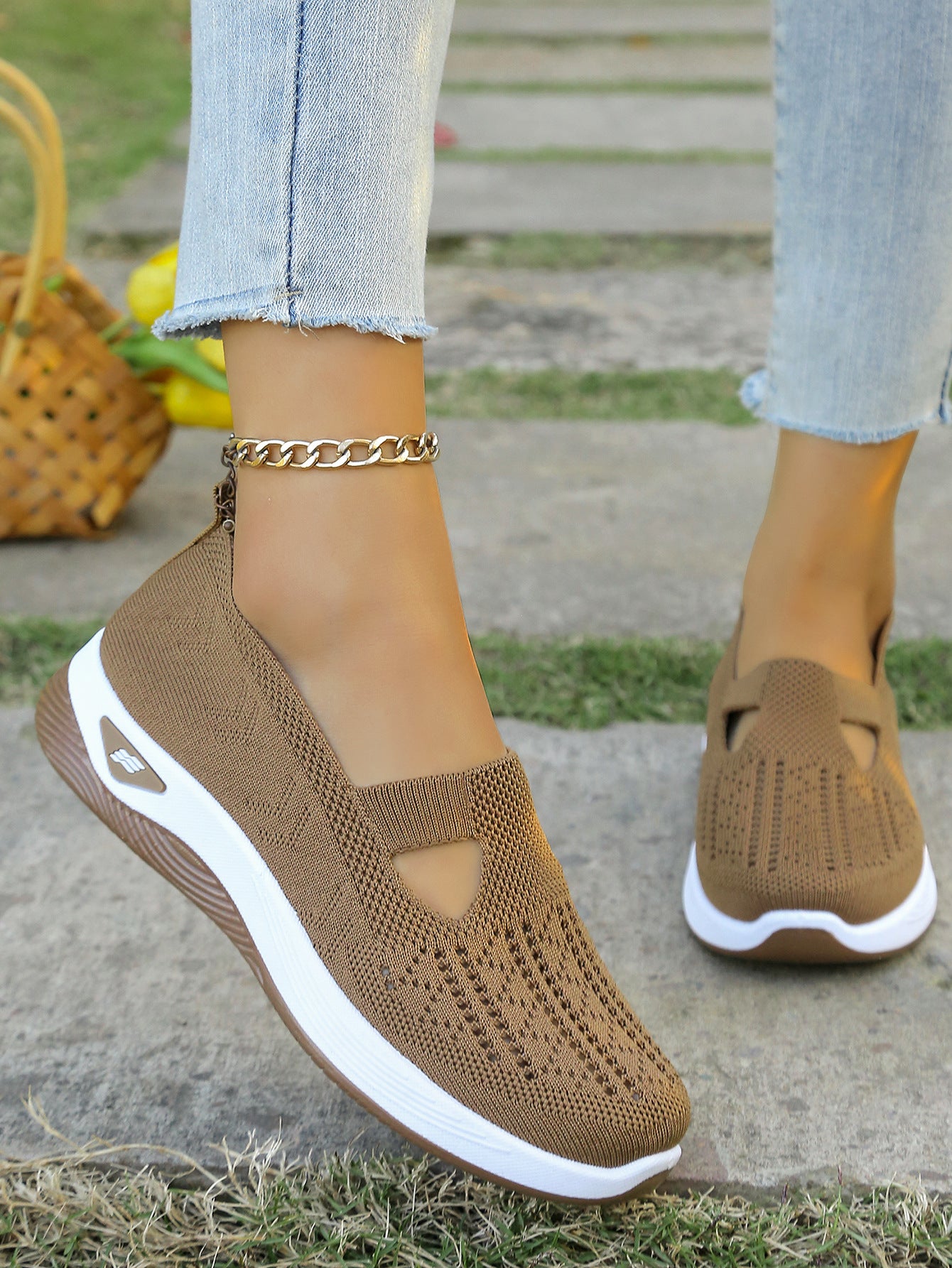 Comfortable and anti-slip hollowed-out shoes