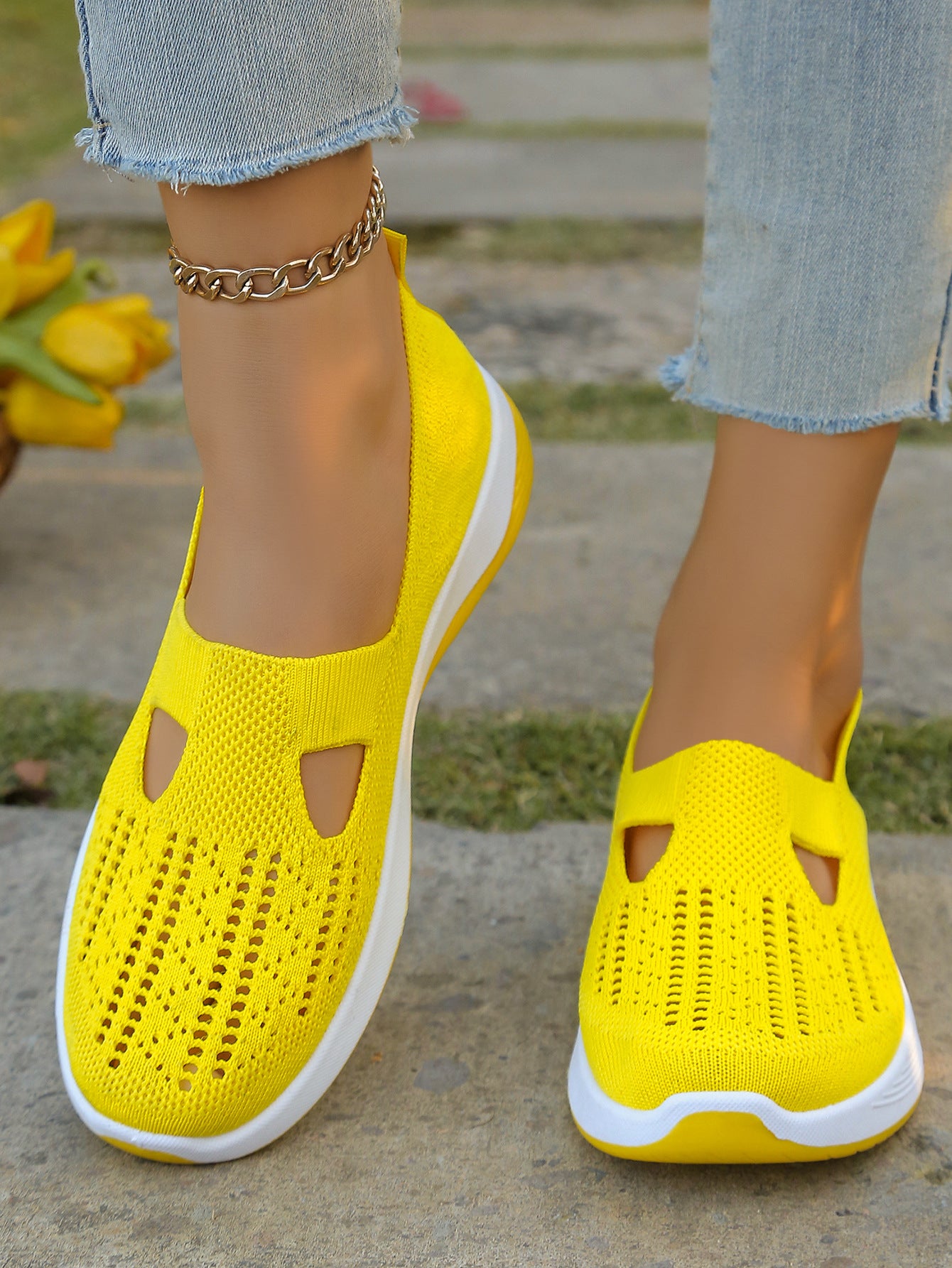 Comfortable and anti-slip hollowed-out shoes
