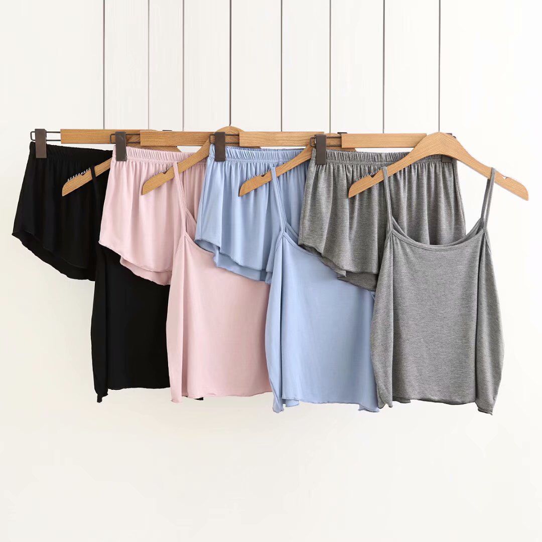Comfortable and simple halter home wear