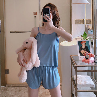Comfortable and simple halter home wear