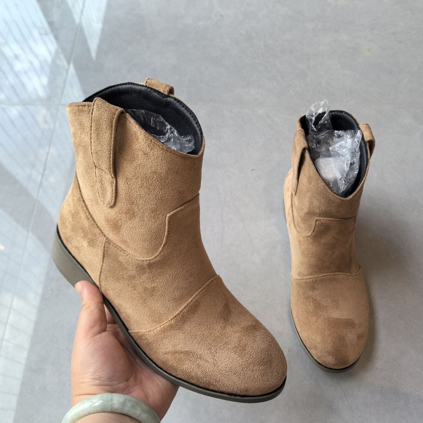Comfortable Low-Heeled Women's Boots in Various Colors