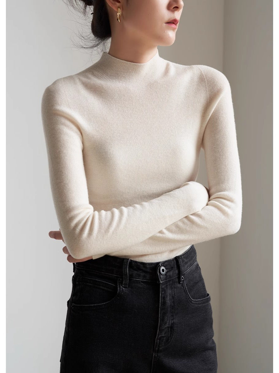 Commute-style semi-high-neck knitted sweater
