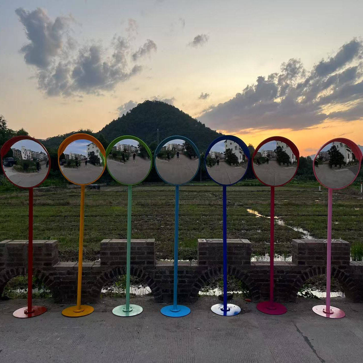 Concave-convex mirror