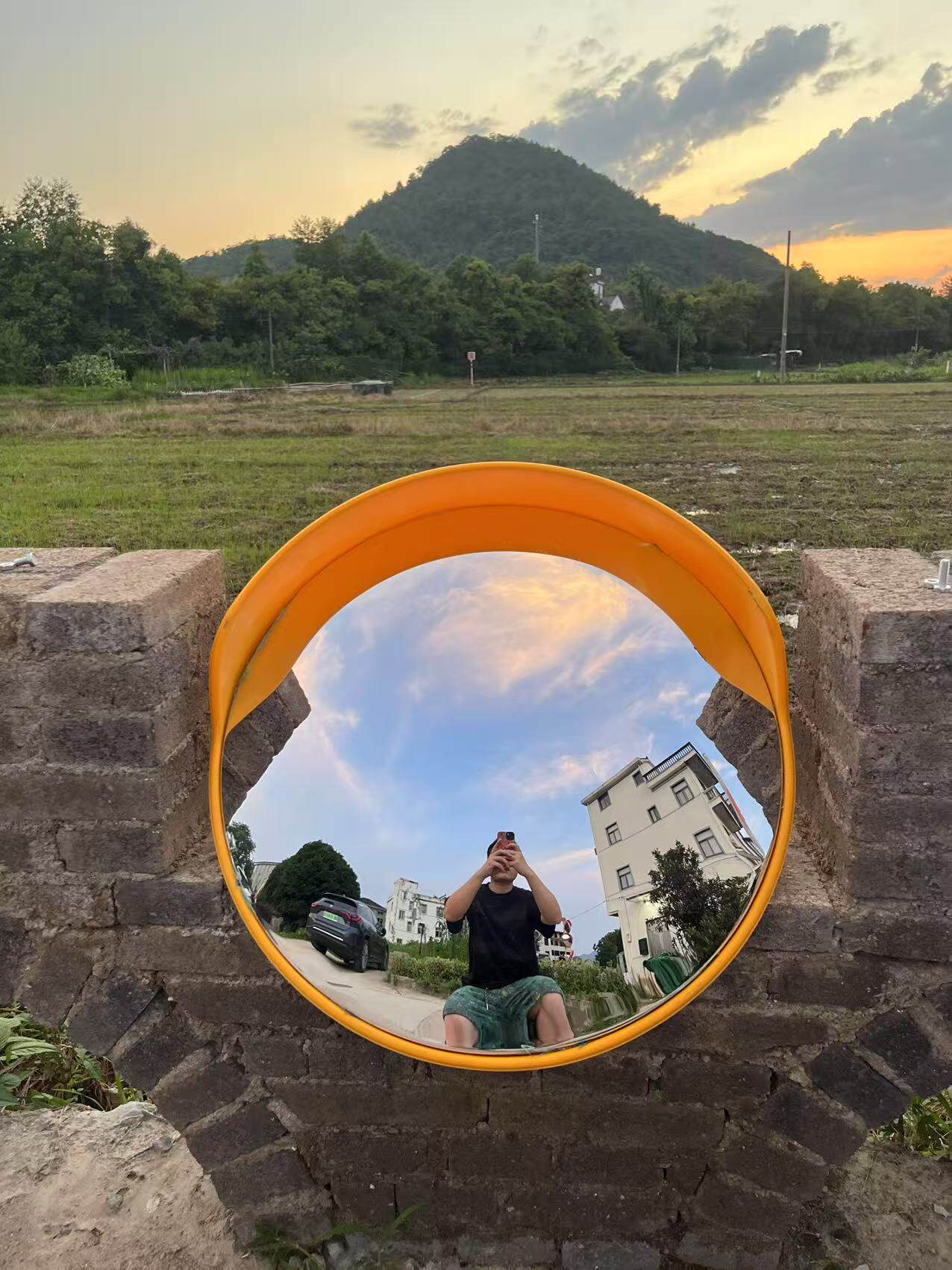 Concave-convex mirror