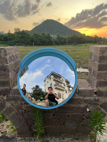 Concave-convex mirror