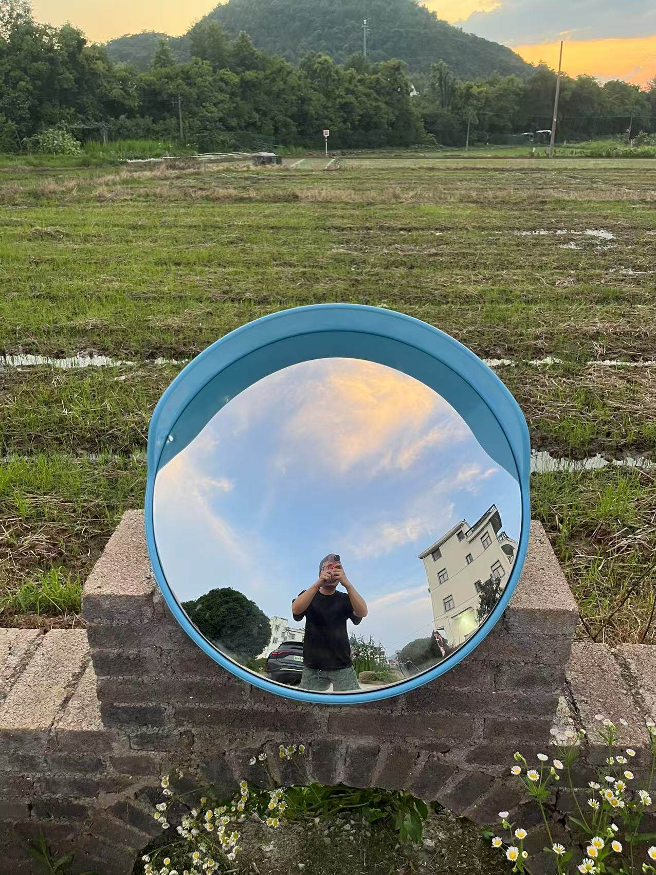 Concave-convex mirror