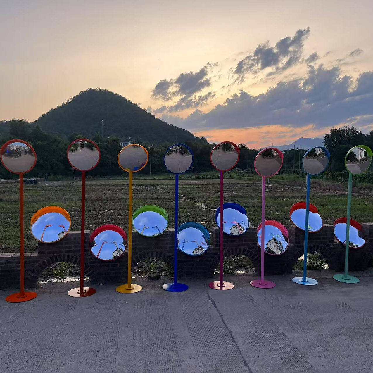 Concave-convex mirror
