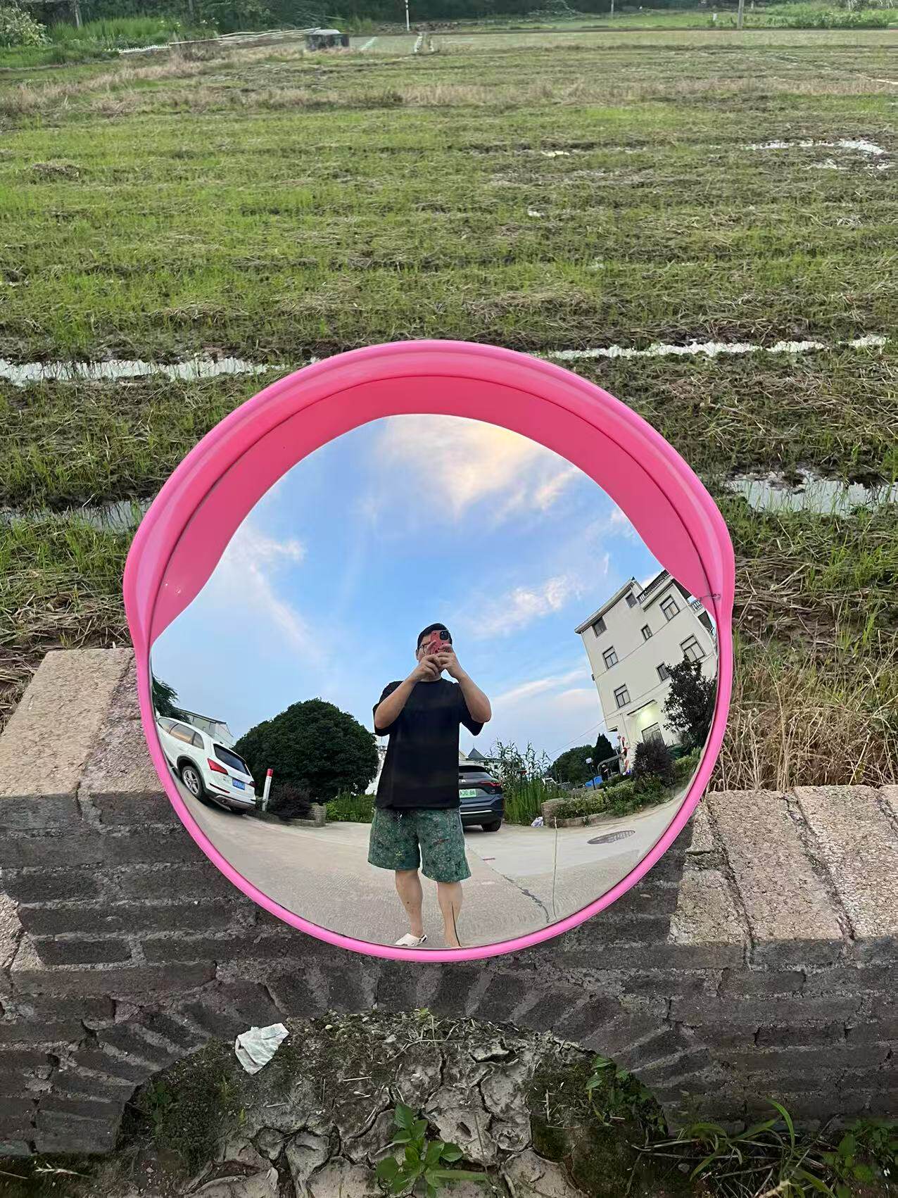 Concave-convex mirror