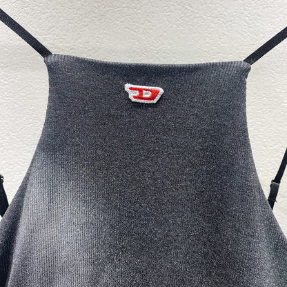 Contrast color fitted halter top
