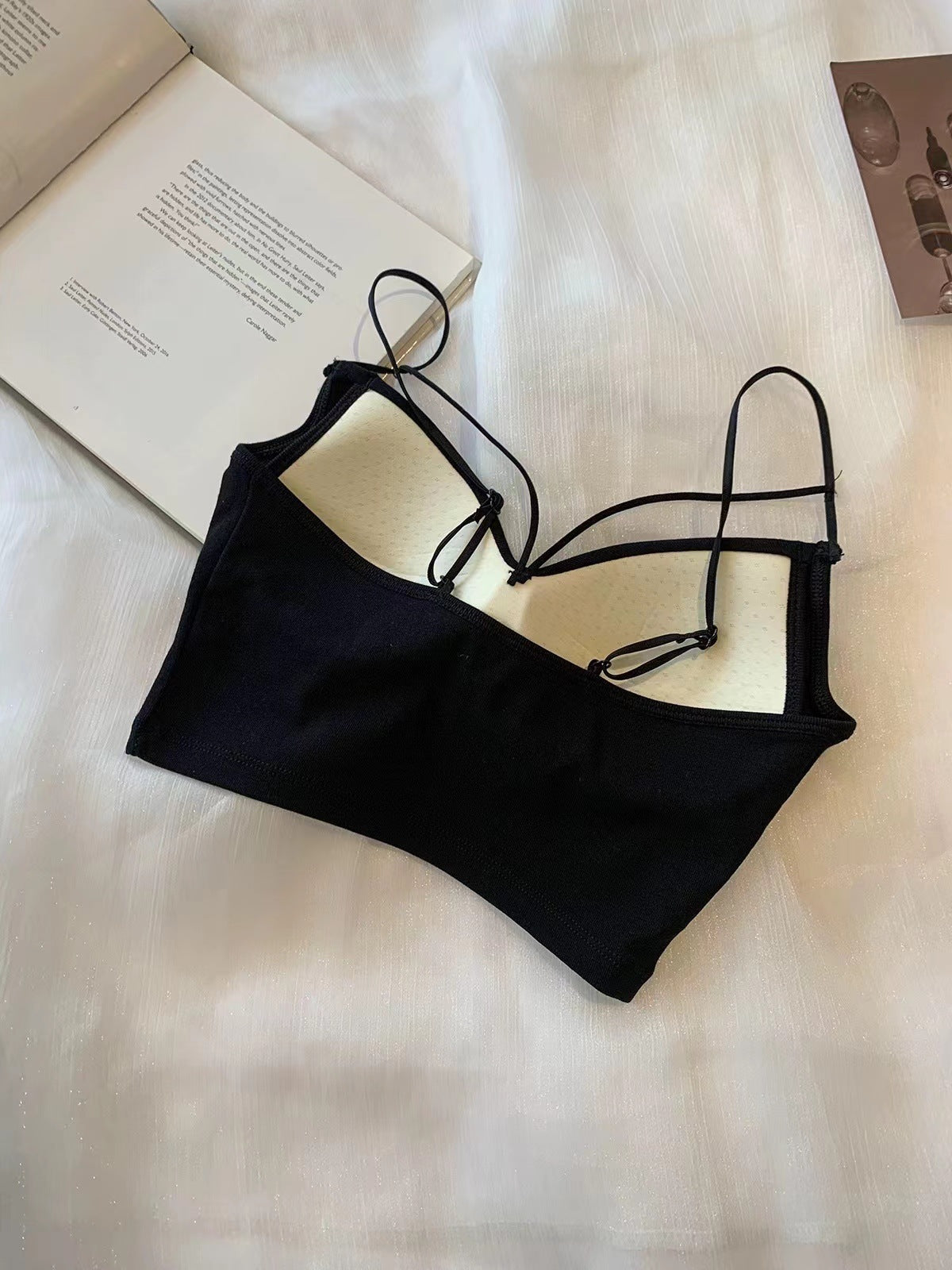 Contrasting color backless bra