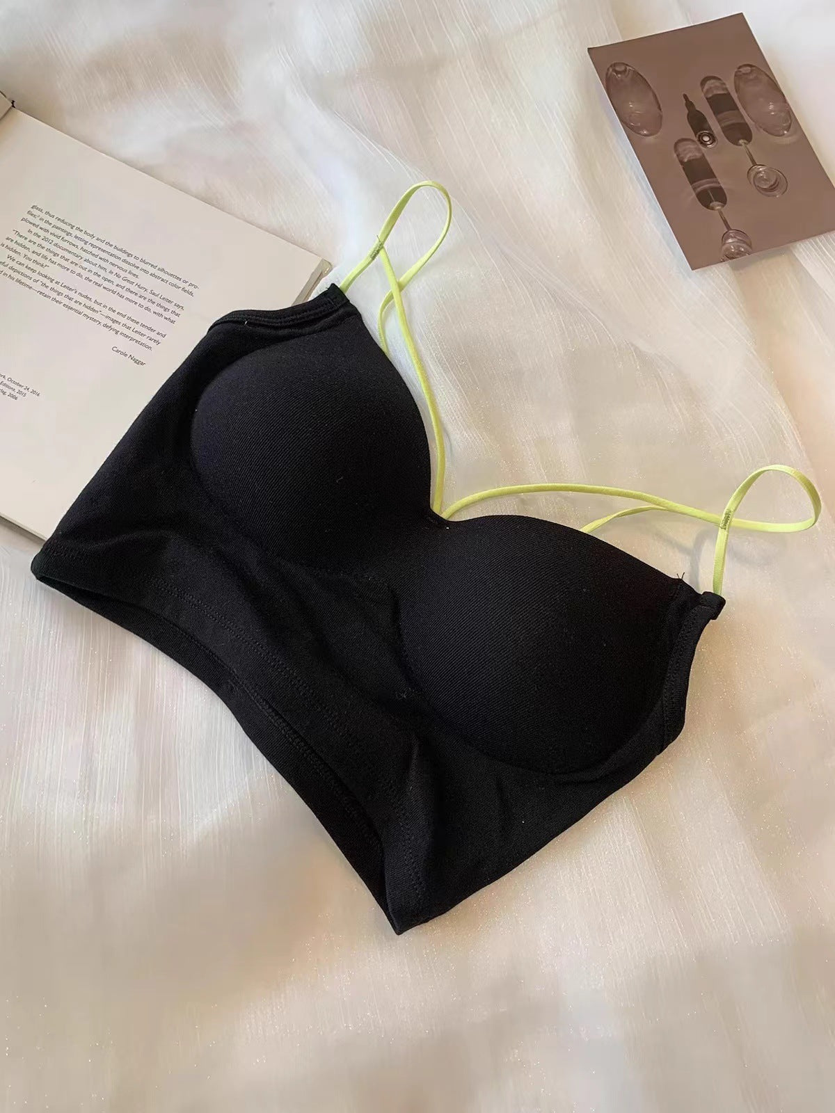 Contrasting color backless bra
