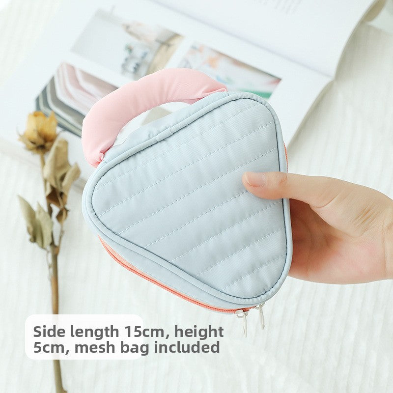 Contrasting color makeup bag