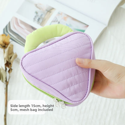 Contrasting color makeup bag