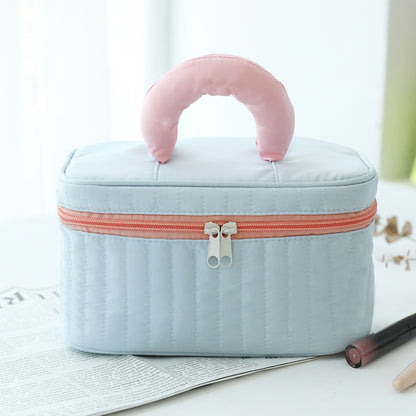 Contrasting color makeup bag