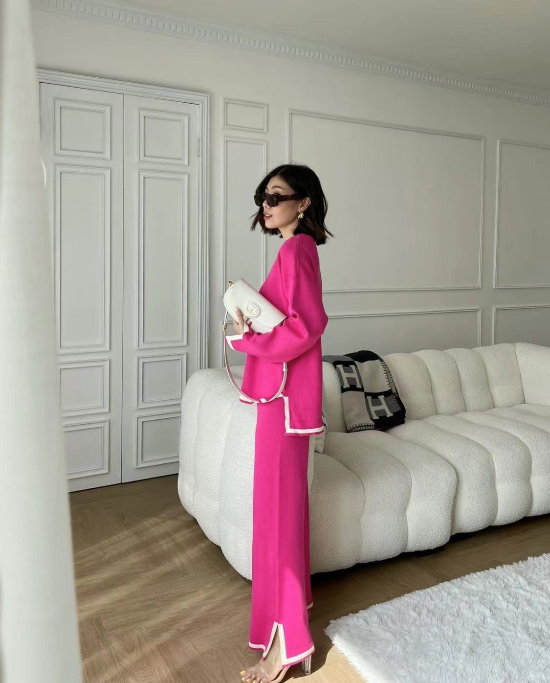 Contrasting color split-bottom set
