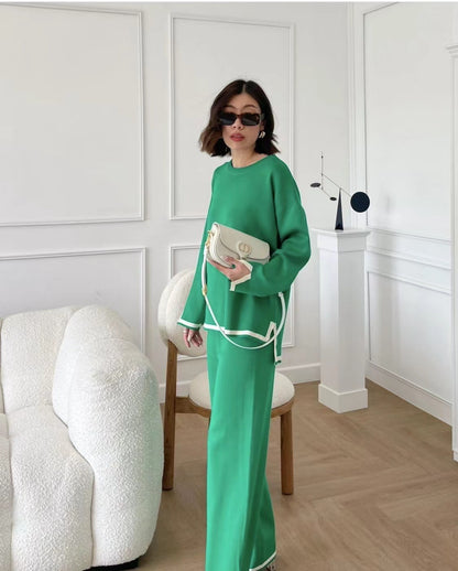 Contrasting color split-bottom set