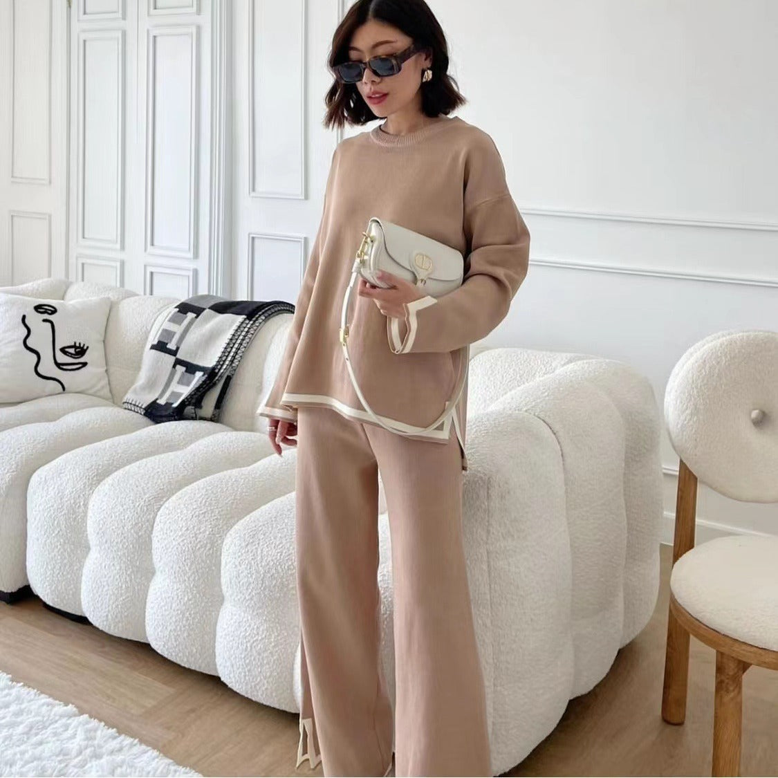 Contrasting color split-bottom set