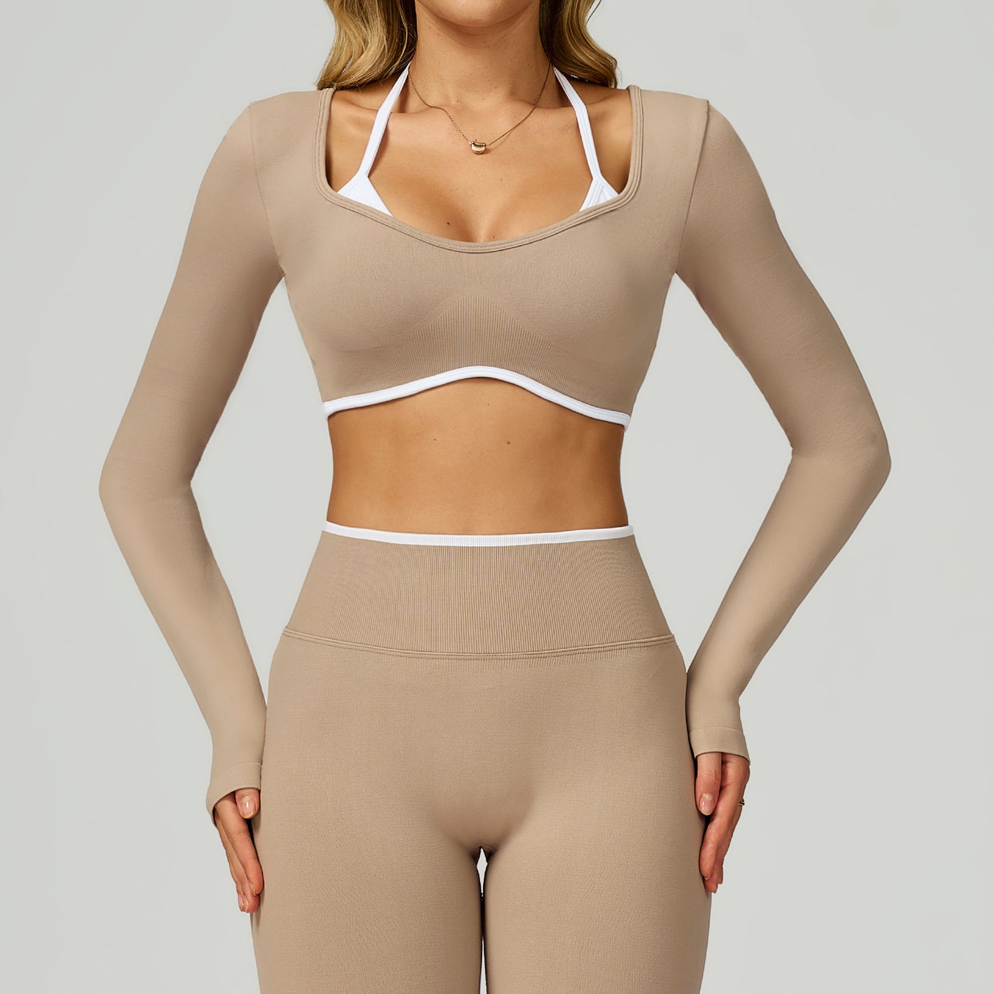 Contrasting-color yoga and fitness apparel