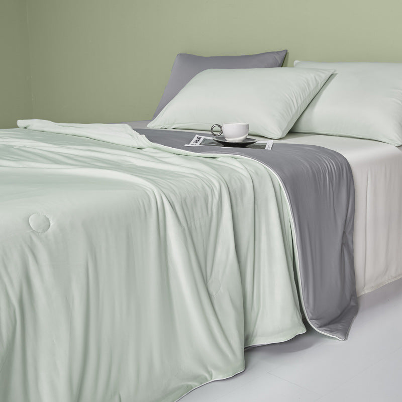 Cool-touch lightweight quilt