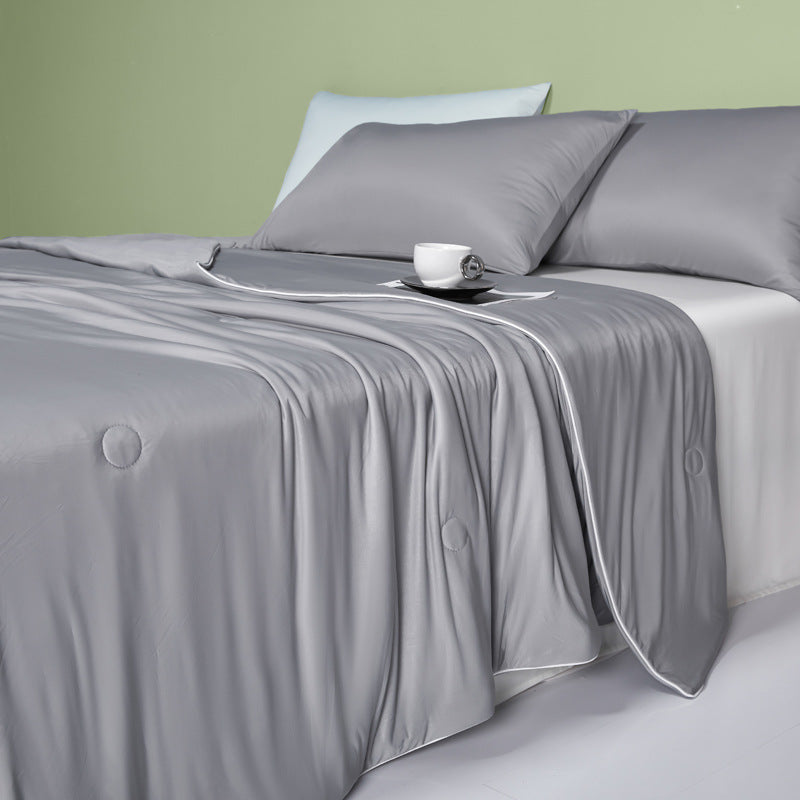Cool-touch lightweight quilt